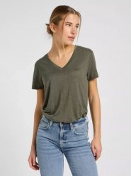 DAMSKA KOSZULKA LEE V NECK TEE OAK MOSS 112370954. Zielone bluzki damskie Lee, s, bez wzorów, bez kołnierzyka, bez ramiączek. Za 79.99 zł.