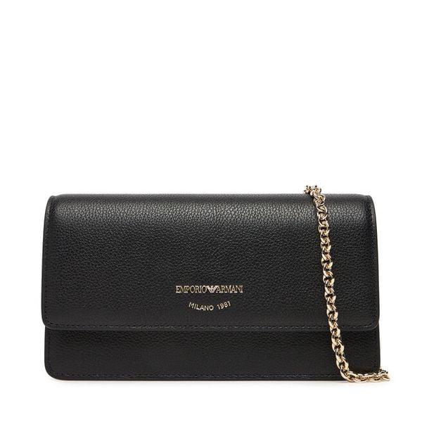 Torebka Emporio Armani. Czarne torebki wieczorowe damskie Emporio Armani, bez wzorów, bez dodatków. Za 659.99 zł.