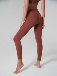 Onamaste Legginsy sportowe "Suzanna" w kolorze czerwonobrązowym rozmiar: S/M. Brązowe legginsy damskie Onamaste, m, bez wzorów, z materiału. Za 136.13 zł.