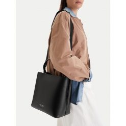 Torebka Nine West. Czarne torebki klasyczne damskie Nine West, bez dodatków. Za 199.99 zł.