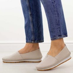 Beżowe skórzane półbuty damskie S.Barski 7051. Brązowe półbuty damskie S.BARSKI, na jesień, bez wzorów, z jeansu, bez obcasa, na płaskiej podeszwie, bez zapięcia. Za 219.00 zł.