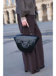 Maison héritage PARIS Skórzana torebka "Mini Votti" w kolorze czarnym - 20 x 20 x 8 cm rozmiar: onesize. Czarne torebki klasyczne damskie maison héritage PARIS, z materiału, przez ramię, bez dodatków. Za 326.99 zł.