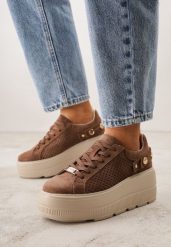 Brązowe Skórzane Sneakersy na Platformie i Koturnie Zdobione Perforacją Penie. Brązowe obuwie sportowe damskie Born2be, z jeansu, bez zapięcia. Za 259.99 zł.