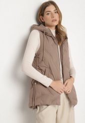 Ciemnobeżowa Casualowa Kamizelka z Kapturem i Pikowanymi Przeszyciami Caletta. Brązowe kamizelki damskie Born2be, l, bez wzorów, z jeansu, z kapturem. Za 139.99 zł.