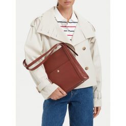 Torebka Beverly Hills Polo Club. Brązowe torebki klasyczne damskie Beverly Hills Polo Club, bez dodatków. Za 199.99 zł.