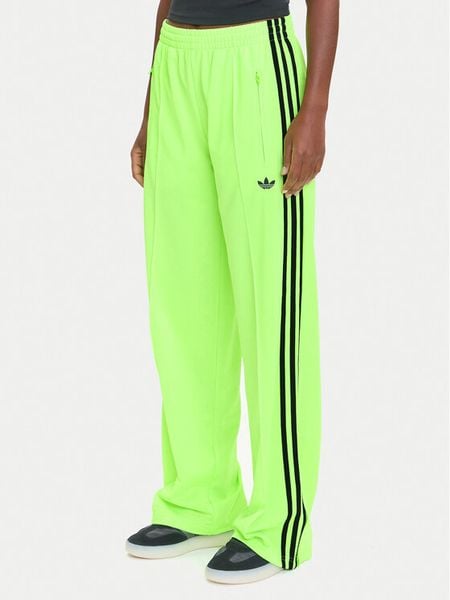 Adidas Spodnie dresowe adicolor Classic Firebird JW1228 Zielony Loose Fit. Zielone spodnie dresowe damskie Adidas, m, bez wzorów, z dresówki. Za 189.99 zł.