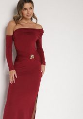 Bordowa Sukienka z Wiskozą Wywiniętym Dekoltem Marszczeniem i Metaliczną Ozdobą Reillea. Czerwone sukienki damskie Born2be, z aplikacjami, z wiskozy, eleganckie, bez ramiączek. Za 109.99 zł.