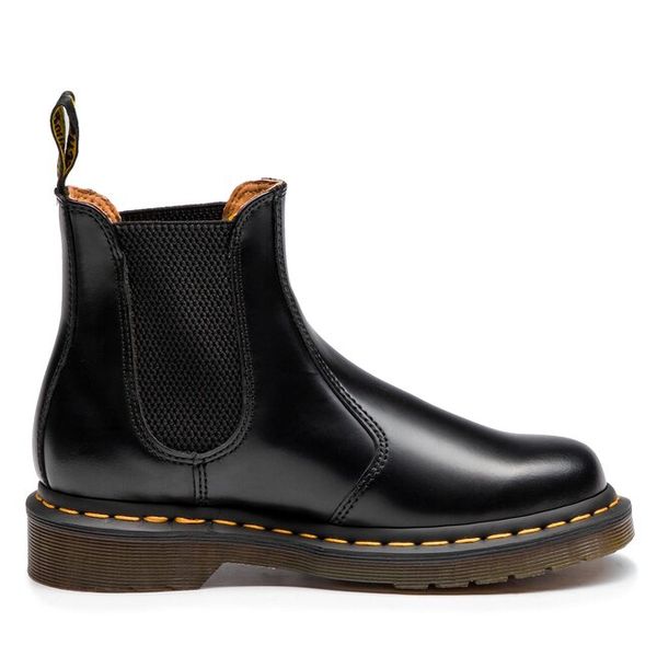 Sztyblety Dr. Martens. Czarne botki damskie Dr Martens, bez obcasa, na płaskiej podeszwie, bez zapięcia. Za 749.99 zł.