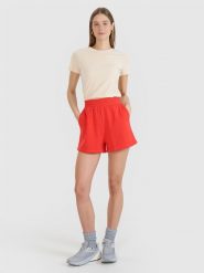 4F Spodenki dresowe damskie - czerwone M. Czerwone szorty damskie 4F, bez wzorów, z bawełny. Za 59.99 zł.