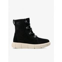 Buty zimowe damskie Sorel Explorer III Joan WP. Czarne obuwie trekkingowe damskie Sorel, bez zapięcia. Za 434.99 zł.