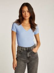 TOMMY JEANS Koszulka w kolorze błękitnym rozmiar: L. Niebieskie bluzki damskie Tommy Jeans, l, bez wzorów, z jeansu, bez kołnierzyka, bez ramiączek. Za 109.78 zł.