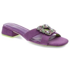 Fioletowe Klapki Manbur Eleganckie Obuwie Damskie. Fioletowe klapki damskie Menbur, z aplikacjami, bez obcasa, na obcasie, bez zapięcia. Za 219.00 zł.