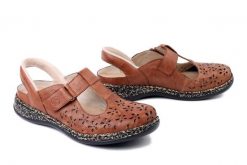 RIEKER 46397-22 brown, sandały damskie. Brązowe sandały damskie Rieker, w ażurowe wzory, bez obcasa, bez zapięcia. Za 349.90 zł.