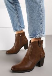 Brązowe Botki Kowbojki na Obcasie Ozdobione Napami Zinnirae. Brązowe botki damskie Born2be, na zimę, z jeansu, eleganckie, bez obcasa, na obcasie, bez zapięcia. Za 129.99 zł.