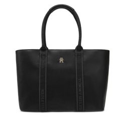 Torebka Tommy Hilfiger. Czarne torebki klasyczne damskie Tommy Hilfiger, bez dodatków. Za 359.99 zł.