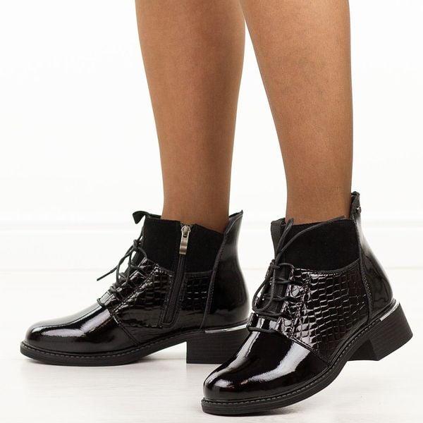 Czarne skórzane botki damskie Filippo Dbt7275/25. Czarne botki damskie Filippo, na jesień, z jeansu, eleganckie, z okrągłym noskiem, bez obcasa, na płaskiej podeszwie, bez zapięcia. Za 299.00 zł.