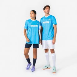 Koszulka piłkarska dla kibiców Argentyna 2026. Białe bluzki damskie KIPSTA, xl, bez wzorów, z materiału, sportowe, bez kołnierzyka, bez ramiączek. Za 44.99 zł.