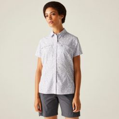 Travel Packaway damska koszula z krótkim rękawem. Fioletowe koszule damskie Regatta, bez wzorów, eleganckie, bez kołnierzyka, bez ramiączek. W wyprzedaży za 159.45 zł.