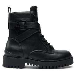 Trapery Guess. Czarne trapery damskie Guess, bez zapięcia. Za 609.99 zł.