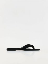 Klapki typu japonki - czarny. Czarne klapki damskie Reserved, bez wzorów, z tkaniny, bez obcasa, bez zapięcia. W wyprzedaży za 32.99 zł.