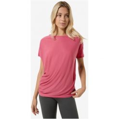 Koszulka SUPER.NATURAL W YOGA LOOSE TEE. Czerwone koszulki damskie super.natural, bez wzorów, bez kołnierzyka, bez ramiączek. Za 349.99 zł.