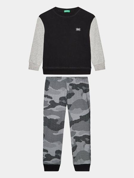 United Colors Of Benetton Piżama 3VR50P056 Czarny Regular Fit. Czarne piżamy chłopięce United Colors Of Benetton, bez wzorów, z bawełny, bez ramiączek. Za 79.99 zł.