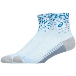 Skarpetki sportowe dla dorosłych Performance Run Quarter Sock. Niebieskie skarpetki damskie Asics, bez wzorów, z materiału. Za 69.99 zł.