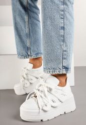 Białe Sneakersy Vices na Płaskiej Podeszwie z Geometryczną Aplikacją Nelenith. Białe obuwie sportowe damskie Renee, z jeansu, bez zapięcia. Za 159.99 zł.