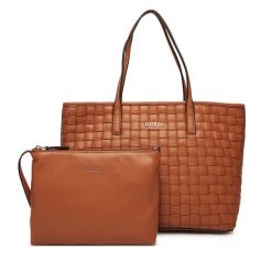 Torebka Guess. Brązowe shopper bag Guess, z aplikacjami, bez dodatków. Za 849.99 zł.