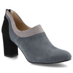 Półbuty damskie Damiss, naturalna skóra zamszowa z zabudowaną cholewką elastyczną wstawką przy podbiciu oraz stabilnym obcasem o średniej wysokości,. Szare półbuty damskie DAMISS, bez wzorów, ze skóry, bez obcasa, na obcasie, bez zapięcia. Za 259.00 zł.