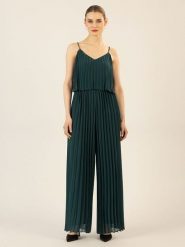 APART Kombinezon w kolorze ciemnozielonym rozmiar: 40. Zielone kombinezony damskie Apart, bez wzorów, bez kołnierzyka, bez ramiączek. Za 252.12 zł.