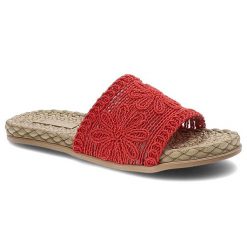Czerwone Klapki Artiker Materiałowe Buty Na Lato. Czerwone klapki damskie Artiker, bez wzorów, z koronki, bez obcasa, bez zapięcia. Za 79.00 zł.