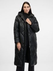 Orsay Płaszcz puchowy w kolorze czarnym rozmiar: 36. Czarne płaszcze damskie Orsay, bez wzorów, z puchu, bez kaptura. Za 195.99 zł.