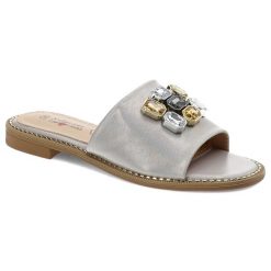 Beżowe Klapki S.Barski Eleganckie Obuwie Damskie. Brązowe klapki damskie S.BARSKI, z aplikacjami, z tkaniny, bez obcasa, bez zapięcia. Za 109.00 zł.