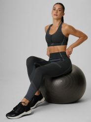 4F Legginsy treningowe bezszwowe damskie - czarne M/L. Czarne legginsy damskie 4F, l, bez wzorów, z materiału. Za 149.99 zł.