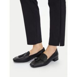 Półbuty Vagabond Shoemakers. Czarne czółenka damskie Vagabond Shoemakers, bez wzorów, bez obcasa, na obcasie, bez zapięcia. Za 342.99 zł.