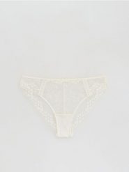 Koronkowe majtki figi - złamana biel. Figi Reserved, bez wzorów, z dzianiny. Za 49.99 zł.