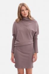 Bawełniana ołówkowa sukienka z dzianiny zbluzowana kakao. Sukienki damskie Bewear, bez wzorów, z bawełny, biznesowe, bez ramiączek. Za 239.00 zł.