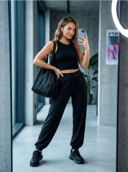 Spodnie jogger sportowe - czarny. Czarne spodnie sportowe damskie Sinsay, l, bez wzorów. Za 39.99 zł.