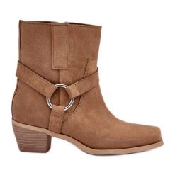 Botki Z Naturalnego Zamszu Na Obcasie Zazoo 3444/2 Beżowe beżowy. Brązowe botki damskie eleganckie, bez obcasa, na obcasie, bez zapięcia. Za 655.57 zł.