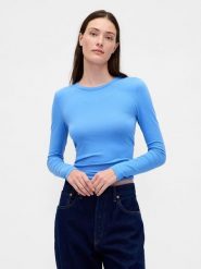 GAP Koszulka w kolorze niebieskim rozmiar: XS. Niebieskie koszulki damskie GAP, xs, bez wzorów, z bawełny, bez kołnierzyka, bez ramiączek. Za 47.94 zł.