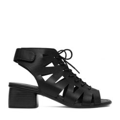 Sandały Remonte. Czarne sandały damskie Remonte, bez wzorów, bez obcasa, na słupku, bez zapięcia. Za 389.99 zł.