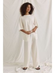 Cotton Candy Koszulka "Noelani" w kolorze kremowym rozmiar: M. Brązowe koszulki damskie Cotton Candy, m, bez wzorów, z bawełny, z asymetrycznym kołnierzem, bez ramiączek. Za 122.96 zł.