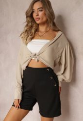 Czarne Dopasowane Szorty z Eleganckimi Guzikami i Wsuwanymi Kieszeniami Reitza. Czarne szorty damskie Renee, bez wzorów, z podwyższonym stanem. Za 59.99 zł.