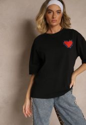 Czarny T-shirt z Bawełny Ozdobiony Sercem Ranira. Czarne t-shirty damskie Renee, z aplikacjami, z bawełny, bez kołnierzyka. Za 54.99 zł.