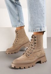 Ciemnobeżowe Botki Augun. Brązowe botki damskie Born2be, z gumy, eleganckie, za kostkę, bez obcasa, na płaskiej podeszwie, bez zapięcia. Za 149.99 zł.