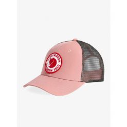 Czapka z daszkiem Fjallraven 1960 Logo Langtradarkeps. Czerwone czapki z daszkiem damskie Fjällräven, bez wzorów. Za 135.99 zł.