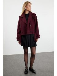 Trendyol Kurtka przejściowa w kolorze czerwonym rozmiar: 38. Czerwone kurtki damskie Trendyol, bez wzorów, z tkaniny, bez kaptura. Za 143.56 zł.