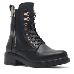 Trzewiki Jenny Fairy. Czarne botki damskie Jenny Fairy, bez obcasa, na płaskiej podeszwie, bez zapięcia. Za 169.99 zł.