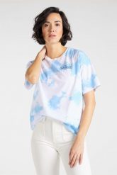 T-SHIRT DAMSKI LEE TIE DYE GRAPHIC TEE BOYFRIEND FIT SKY BLUE L41YFENR 112109260. Niebieskie t-shirty damskie Lee, l, bez wzorów, bez kołnierzyka. Za 69.99 zł.